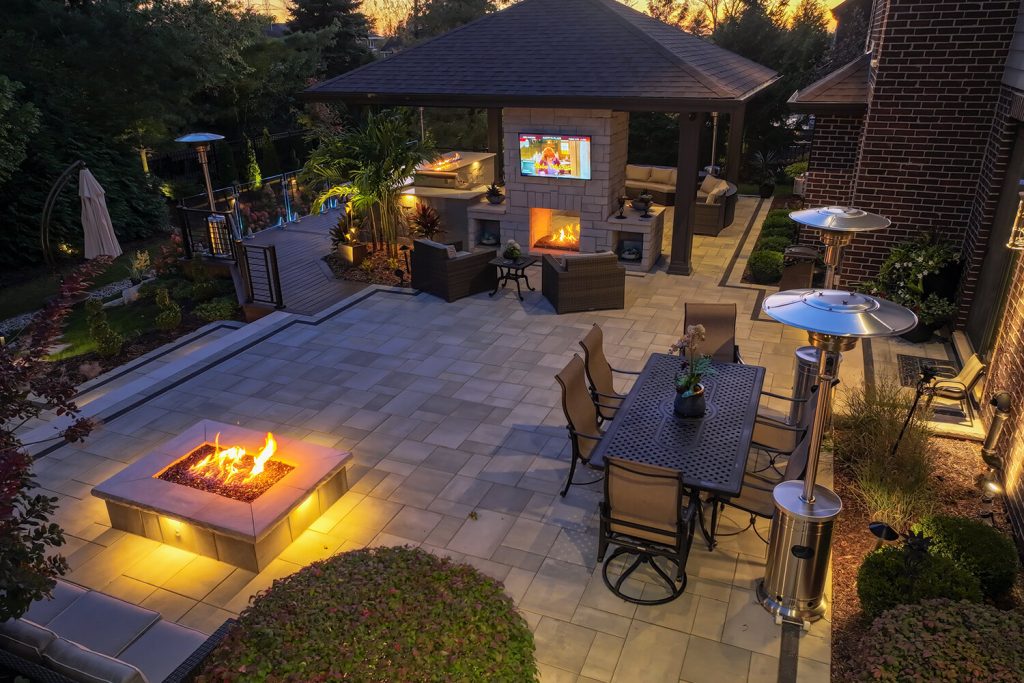 Patio, outdoor kitchen and lighting by A Touch of Green